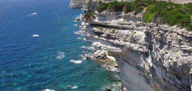 اين تقع جزيرة كورسيكا