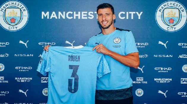 رسميًا.. مانشستر سيتي يدعم صفوفه بمدافع بنفيكا