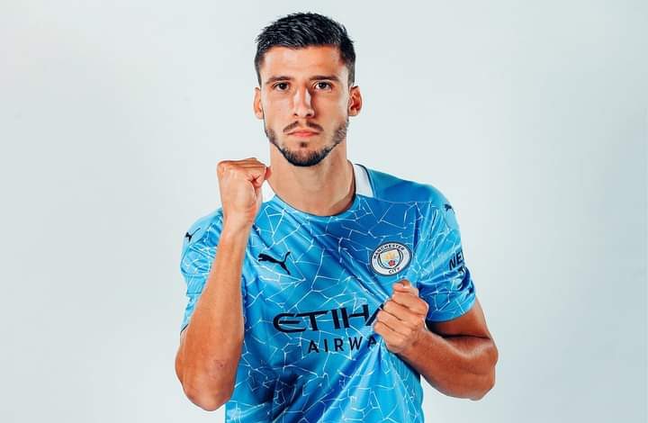 تشكيلة مانشستر سيتي الرسمية أمام ليدز يونايتد.. دياز أساسيًا