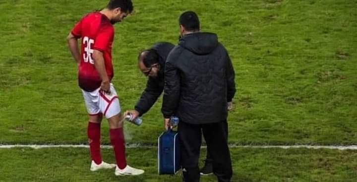 ‏”رش بنج للاعب عنده صليبي”‏..نجم الأهلي السابق يطالب بإقالة طبيب ‏الفريق ‏