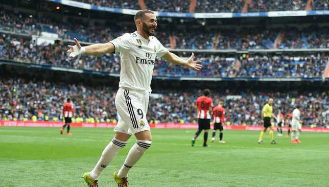 بنزيما يكشف عن افضل مهاجم في تاريخ كرة القدم