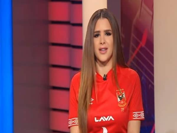 تمنت خسارة زوجها أمام الأهلي.. مدافع إنبي في موقف حرج