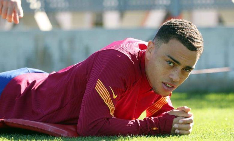 ديست: ستكون لحظة خاصة أن ألعب مع ميسي ضد كريستيانو