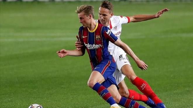 دي يونغ ينتقد أدائه مع برشلونة