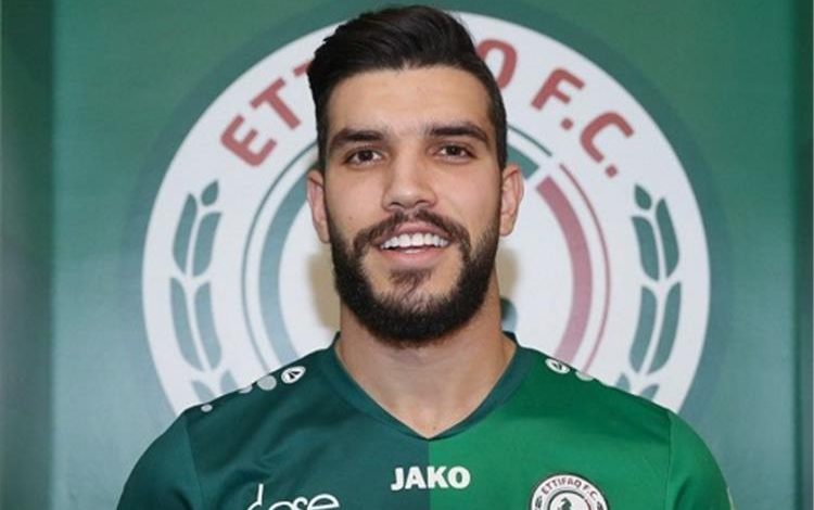 رسالة وداع مؤثرة من أزارو لـ جماهير الأهلي بعد رحيله للدوري السعودي