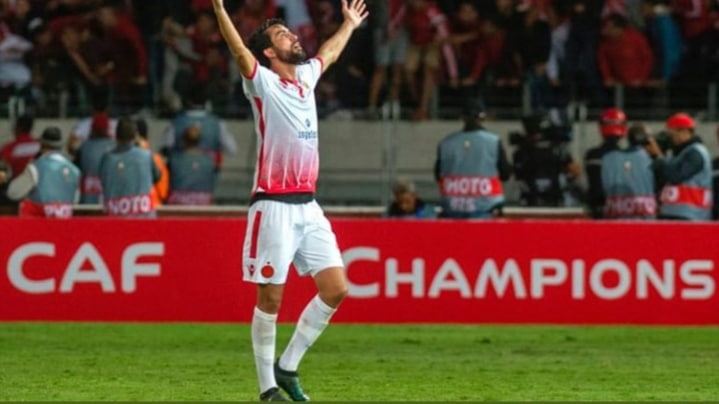 لاعب الوداد المصاب يدعم زملائه قبل مكافحة الأهلي