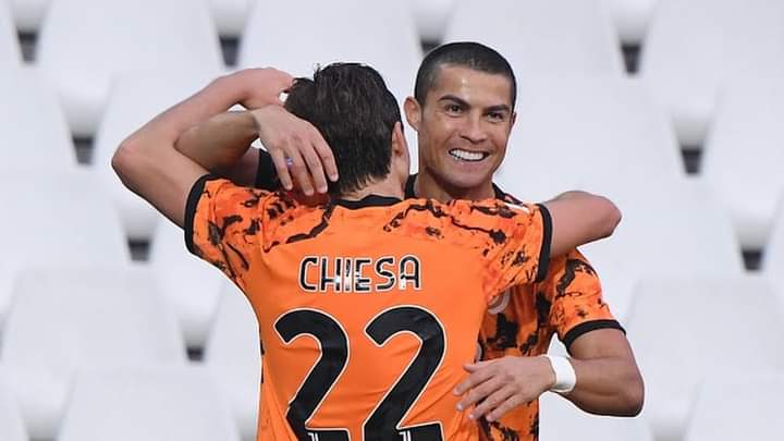 رونالدو يحتفل بعودته المتوهجة.. ويثني على ميلان.. ويحذر من نابولي