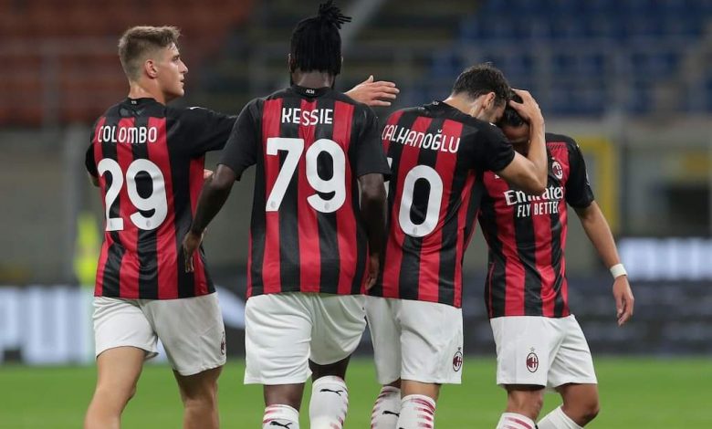 ميلان يكافيء نجمه بعقد جديد