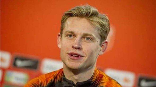 دي يونغ ينتقد إقامة ودية منتخب إسبانيا