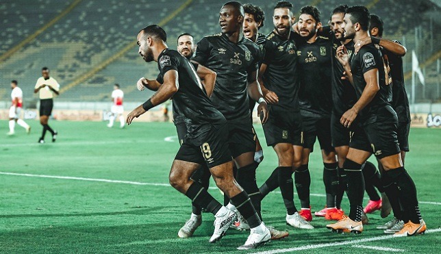 الأهلي يتصدر نهائي إفريقيا بفوز لا يقدر بثمن على الوداد المغربي. الأهلي يتصدر نهائي إفريقيا بفوز لا يقدر بثمن على الوداد المغربي.