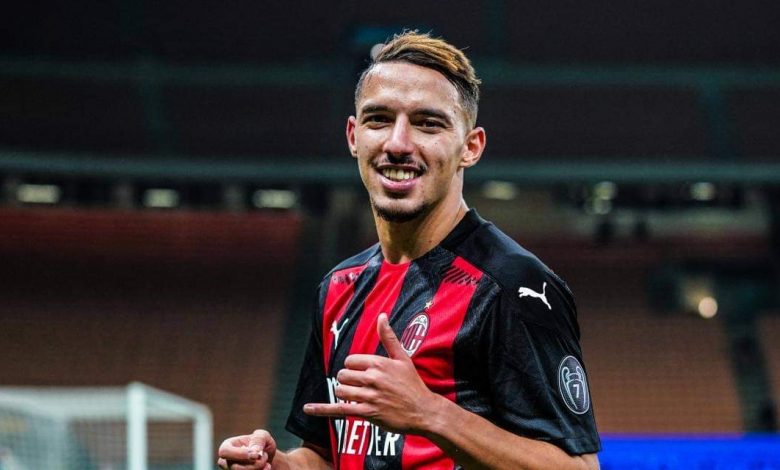 بن ناصر يكشف موقفه من مغادرة ميلان بالشرط الجزائي