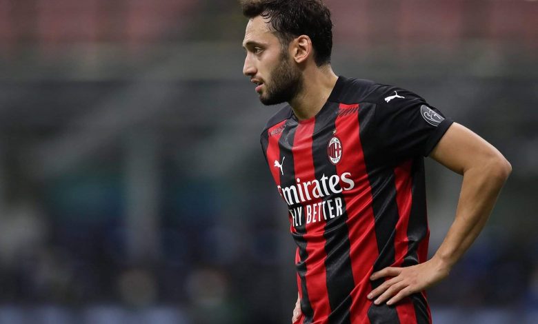 مانشستر يونايتد يجري اتصالًا جديدًا بوكيل تشالهان أوغلو