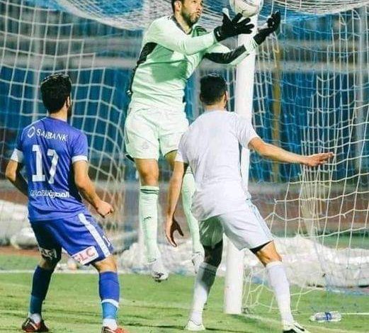 مدرب بيراميدز يتجه لإستبعاد شريف إكرامي عن مباراة الزمالك