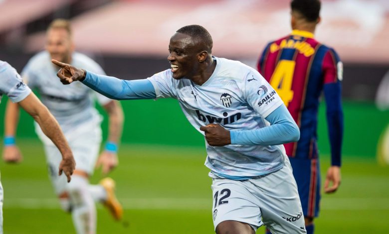 التعادل الإيجابي يحسم الشوط الأول من مكافحة برشلونة وفالنسيا