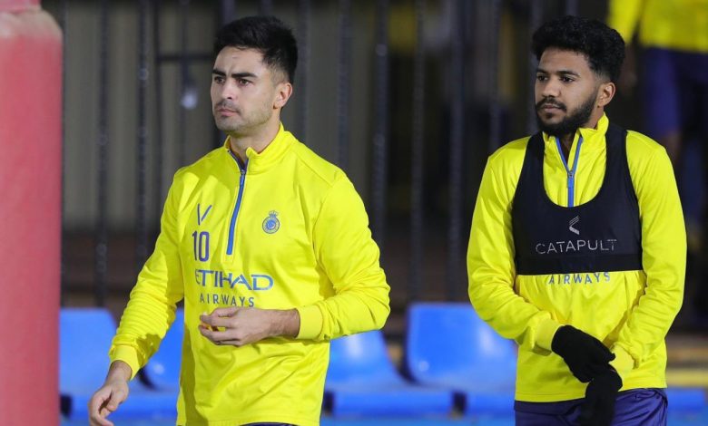 النصر يستولي على مارتينيز والغنام قبل معركة أهلي جدة.