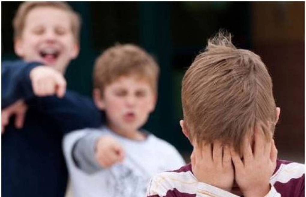 حوار عن التنمر بين شخصين