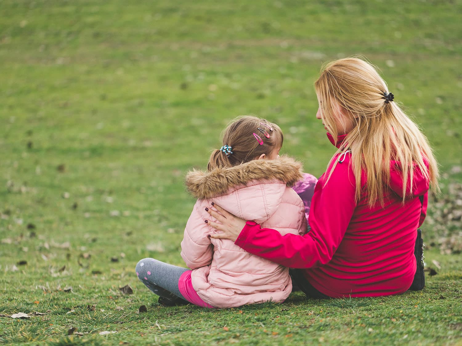 كيف تعلم الأطفال أن يكونوا حذرين مع الغرباء؟