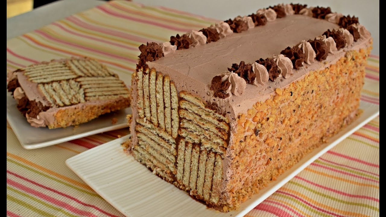 ليس لديك بيض ودقيق ... دعنا نتحدث عن البراونيز الناعمة والرقيقة بدون فرن رخيص للغاية ومذاق رائع.