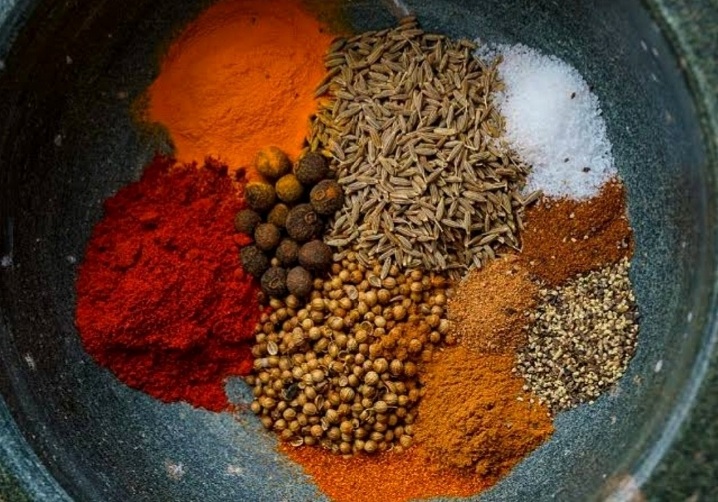 طريقة عمل البهارات لساندويتش حواوشي منكه مع المكونات في المنزل