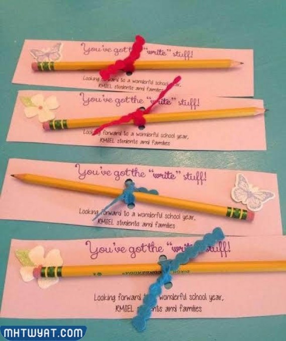 وتم توزيع اللوازم المدرسية على الطالبات