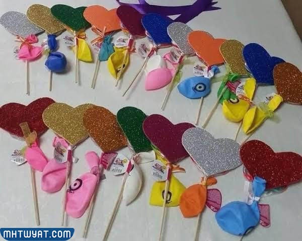 توزيع البالونات والألعاب